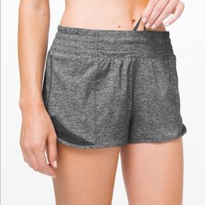Lululemon high waisted 2.5 inch hotty hot